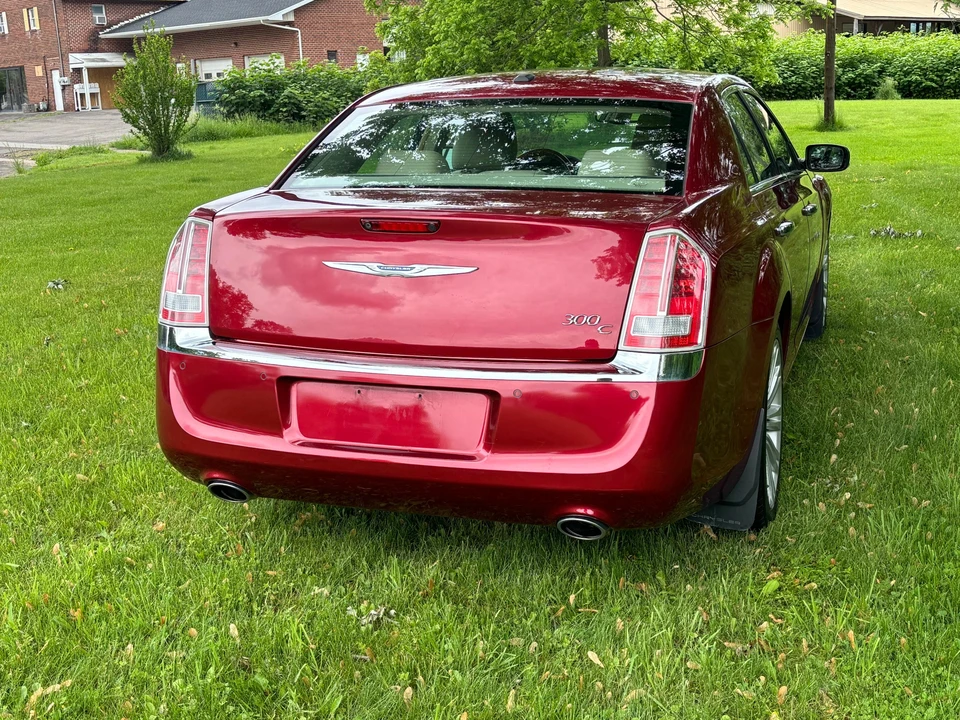 2011 Chrysler 300 (2005-2023) - Image 19 of 31