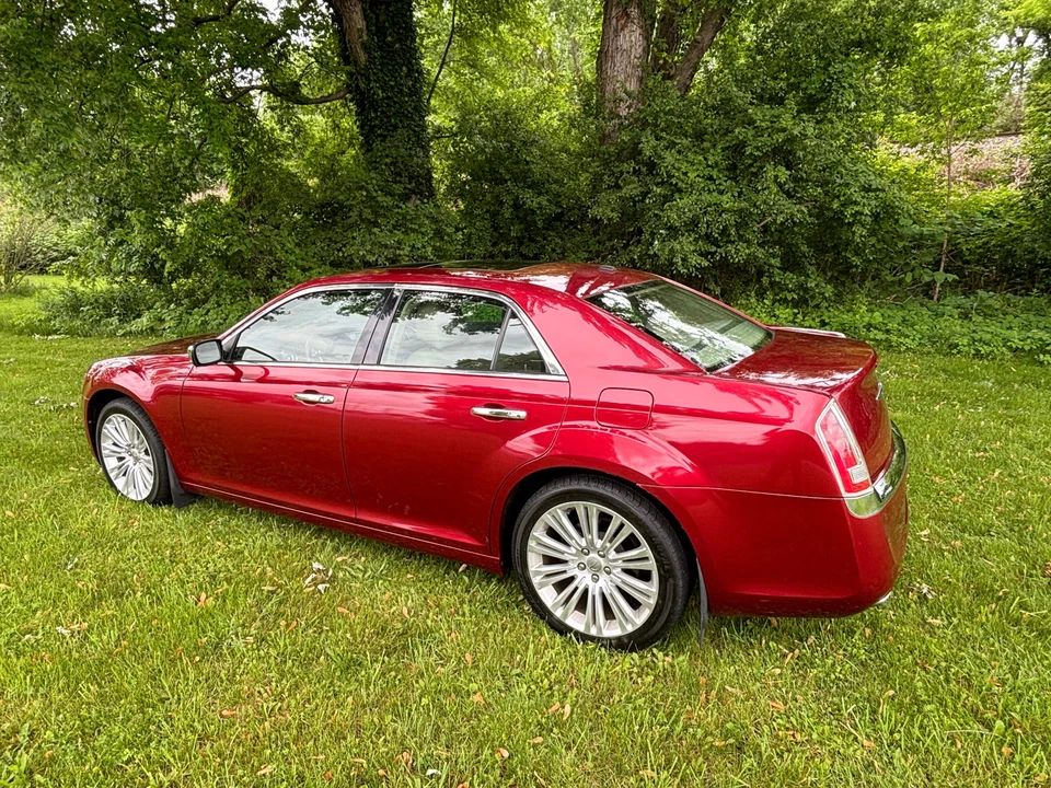 2011 Chrysler 300 (2005-2023) - Image 15 of 31