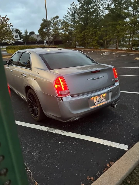 2011 Chrysler 300 (2005-2023) - Image 8 of 8