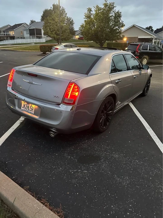 2011 Chrysler 300 (2005-2023) - Image 7 of 8