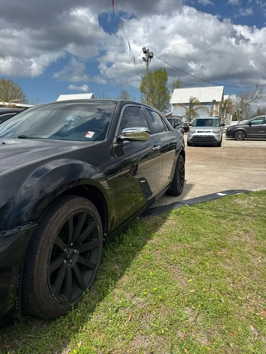 2011 Chrysler 300 (2005-2023) - Image 2 of 7