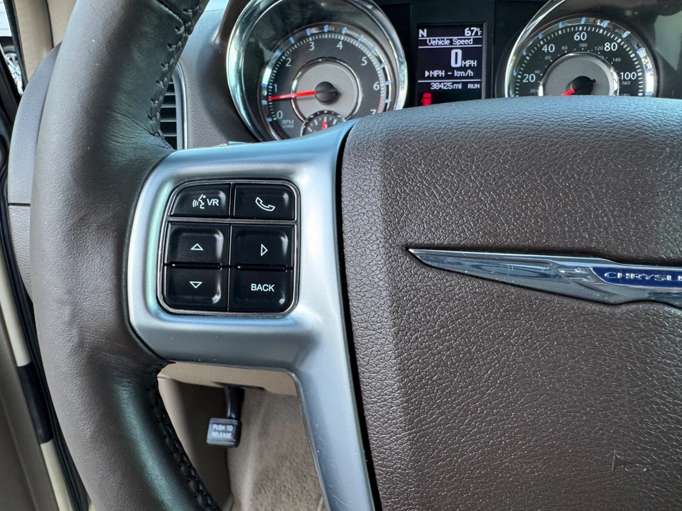 2011 Chrysler Town & Country - Image 11 of 21