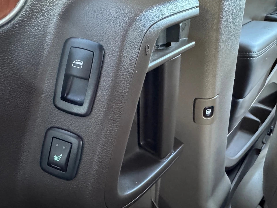 2011 Chrysler Town & Country - Image 18 of 21
