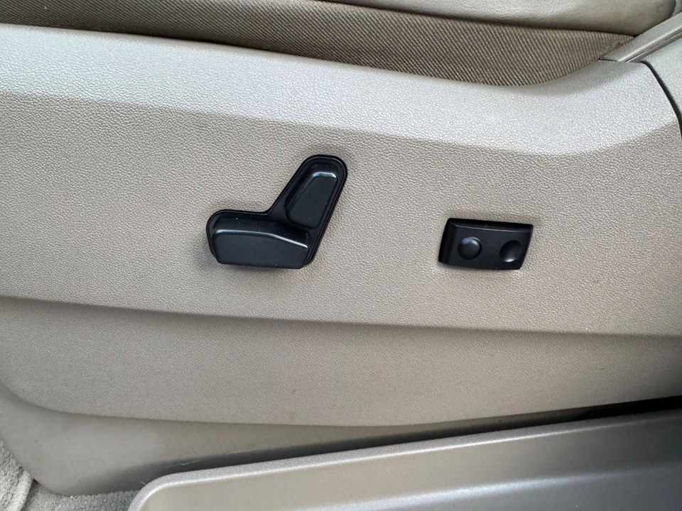 2011 Chrysler Town & Country - Image 20 of 21