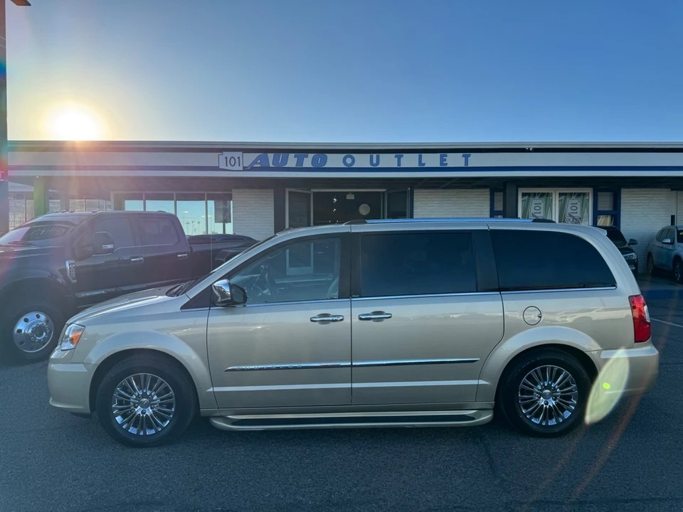 2011 Chrysler Town & Country - Image 2 of 21