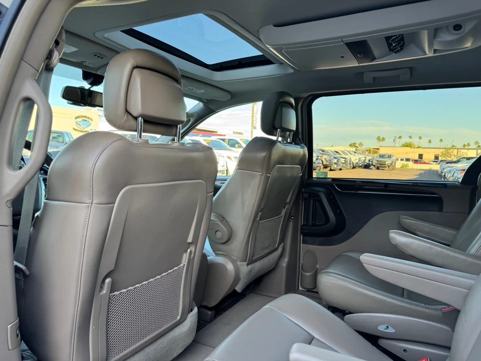 2011 Chrysler Town & Country - Image 8 of 21