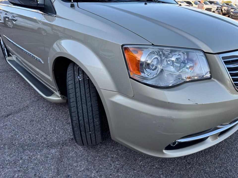 2011 Chrysler Town & Country - Image 3 of 21