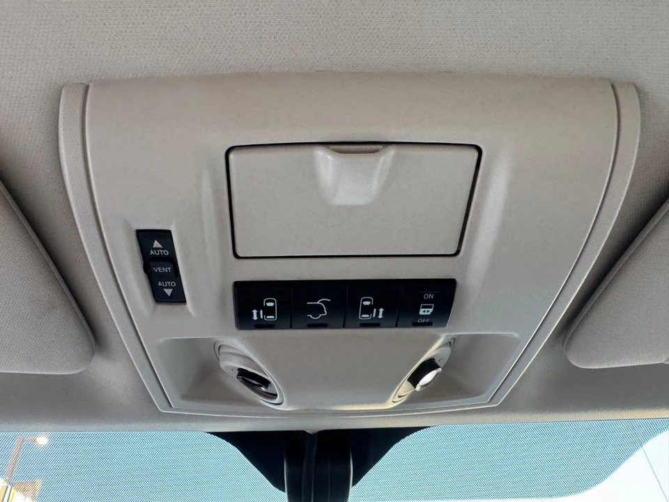 2011 Chrysler Town & Country - Image 17 of 21