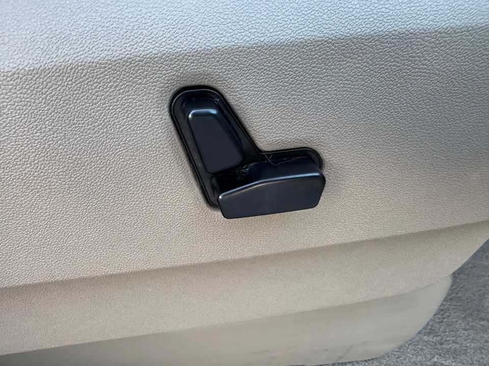 2011 Chrysler Town & Country - Image 19 of 21