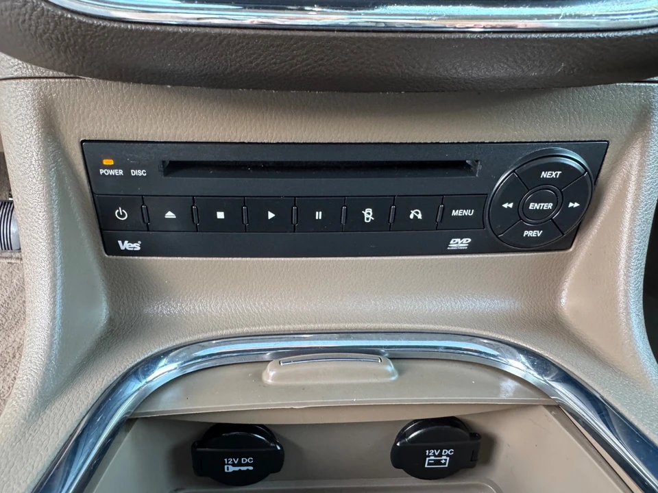 2011 Chrysler Town & Country - Image 15 of 21