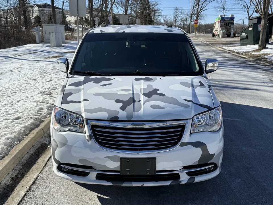 2011 Chrysler Town & Country - Image 2 of 18