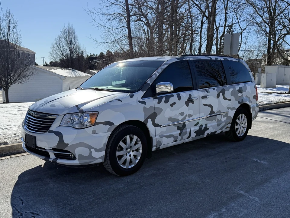 2011 Chrysler Town & Country - Image 11 of 18
