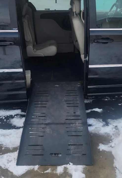 2011 Chrysler Town & Country - Image 15 of 21