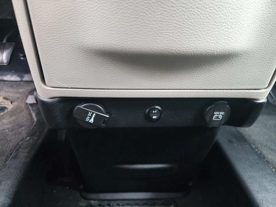 2011 Chrysler Town & Country - Image 8 of 21