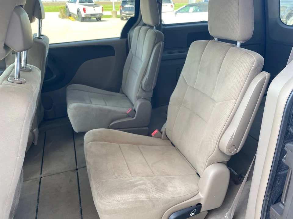2011 Chrysler Town & Country - Image 19 of 21