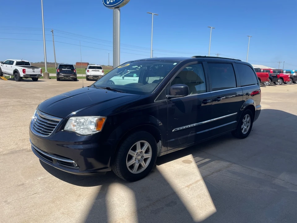 2011 Chrysler Town & Country - Image 5 of 21