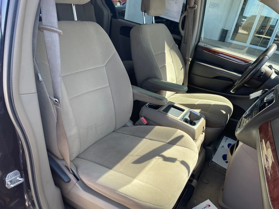 2011 Chrysler Town & Country - Image 10 of 21