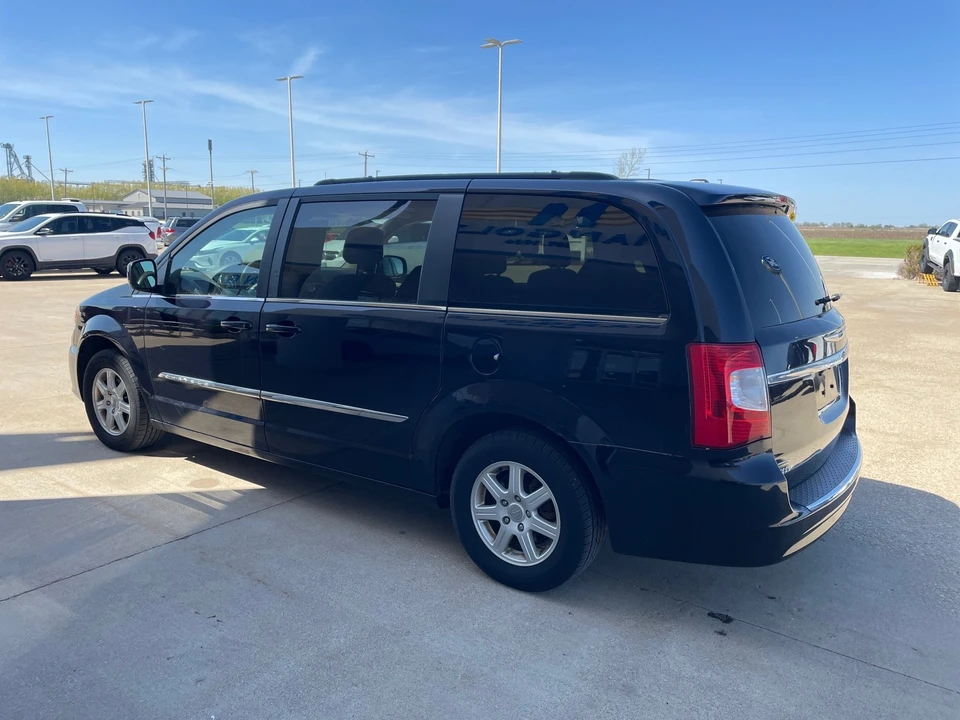 2011 Chrysler Town & Country - Image 6 of 12