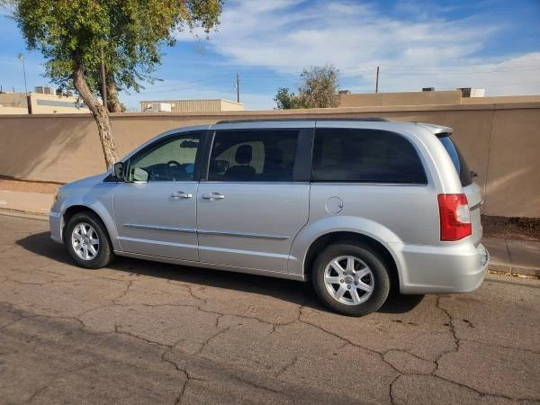 2011 Chrysler Town & Country - Image 3 of 7
