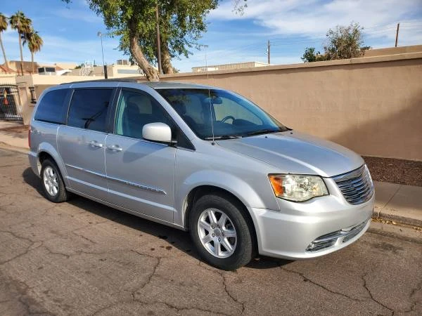 2011 Chrysler Town & Country - Image 6 of 7