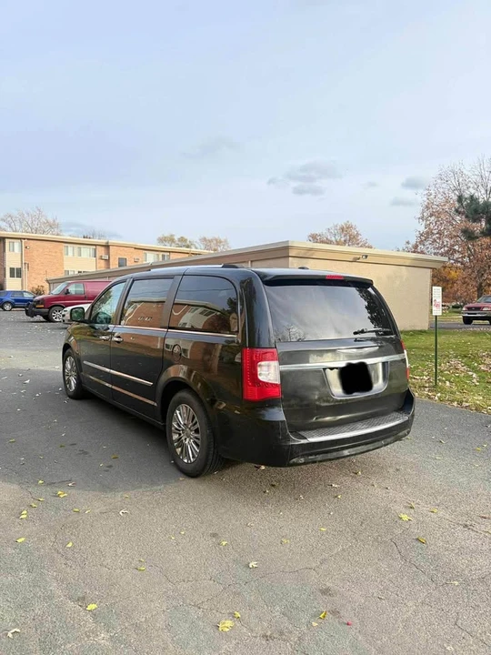 2011 Chrysler Town & Country - Image 10 of 10