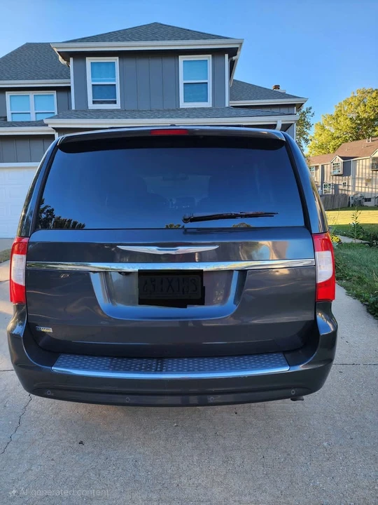 2011 Chrysler Town & Country - Image 8 of 8