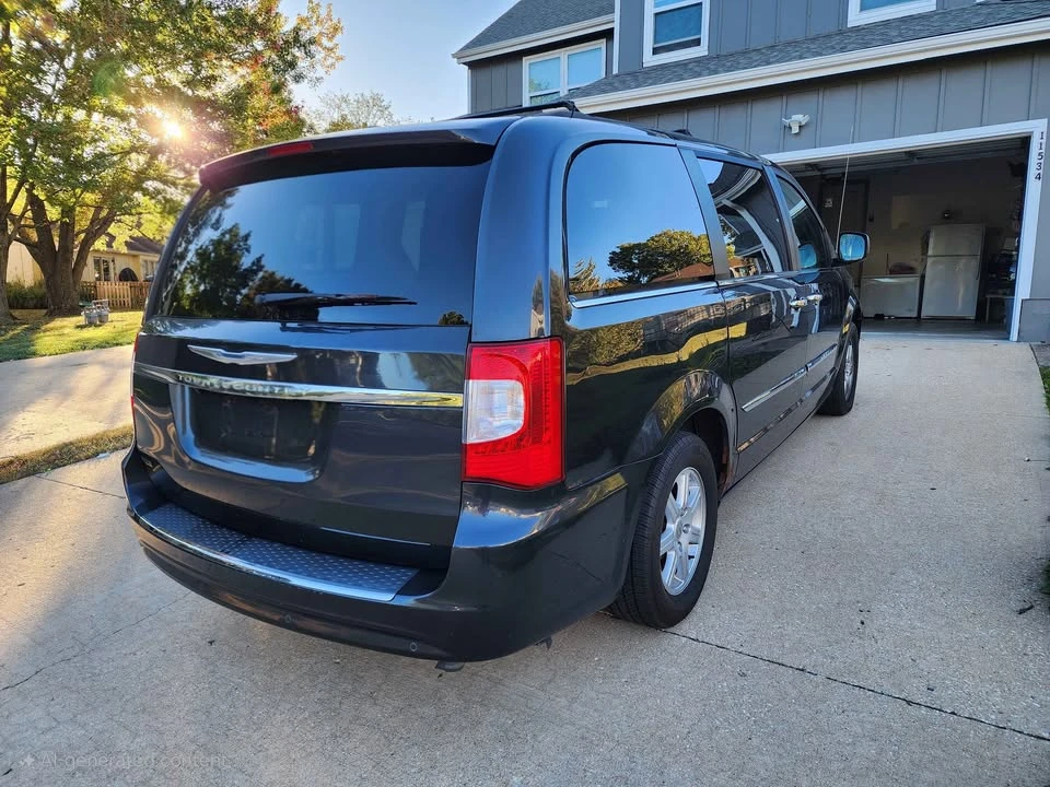 2011 Chrysler Town & Country - Image 7 of 8