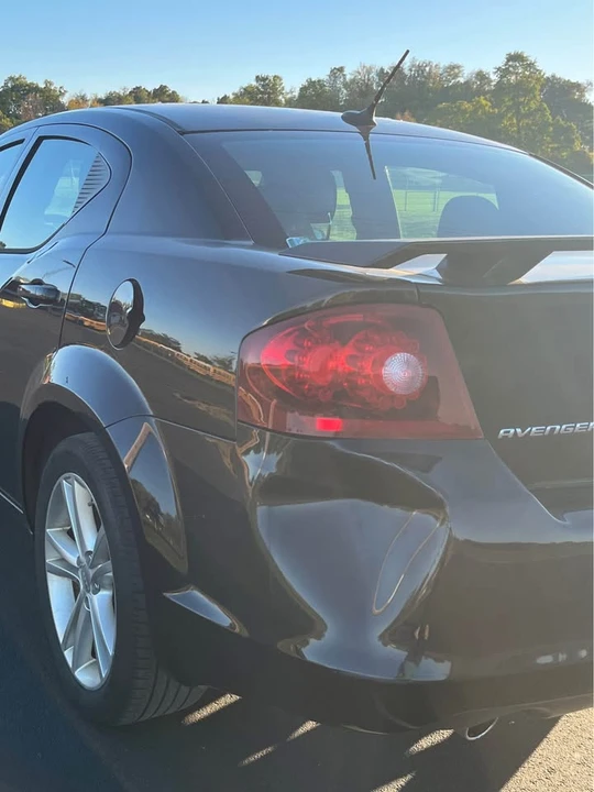 2011 Dodge Avenger Sedan - Image 5 of 10