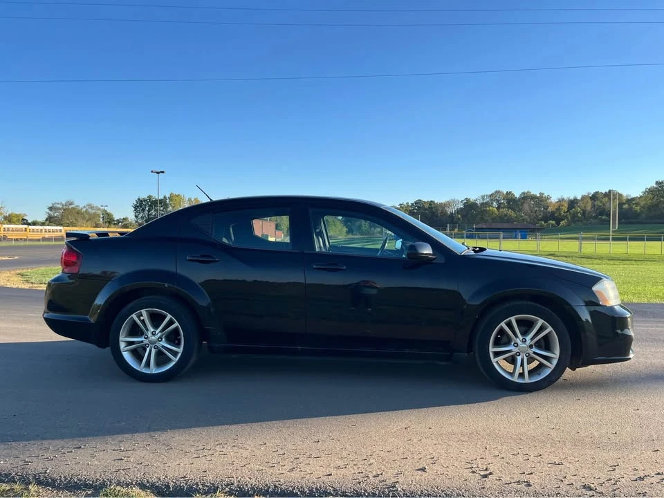 2011 Dodge Avenger Sedan - Image 3 of 10