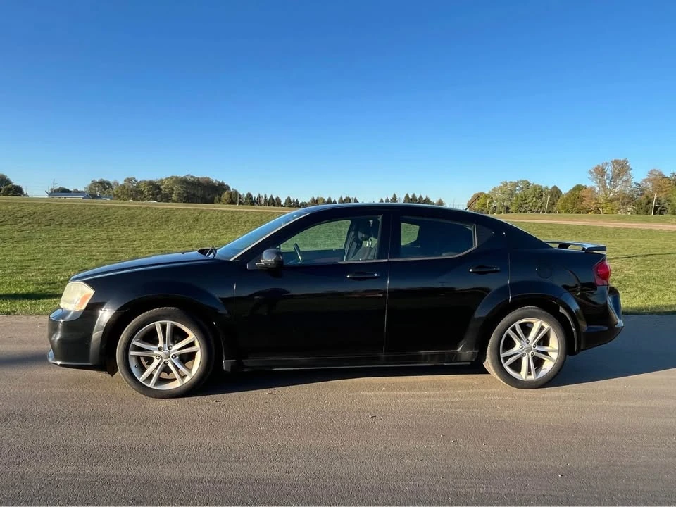 2011 Dodge Avenger Sedan - Image 2 of 10