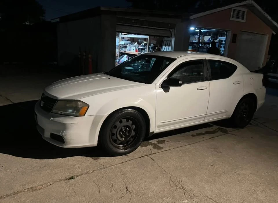 2011 Dodge Avenger Sedan - Image 2 of 4