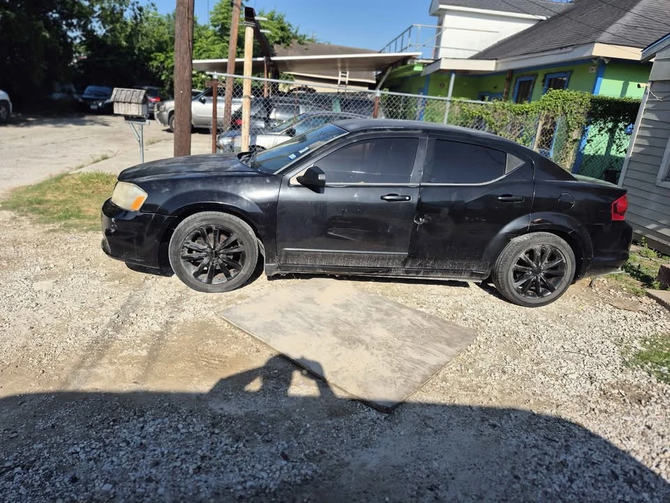 2011 Dodge Avenger Sedan - Image 2 of 7