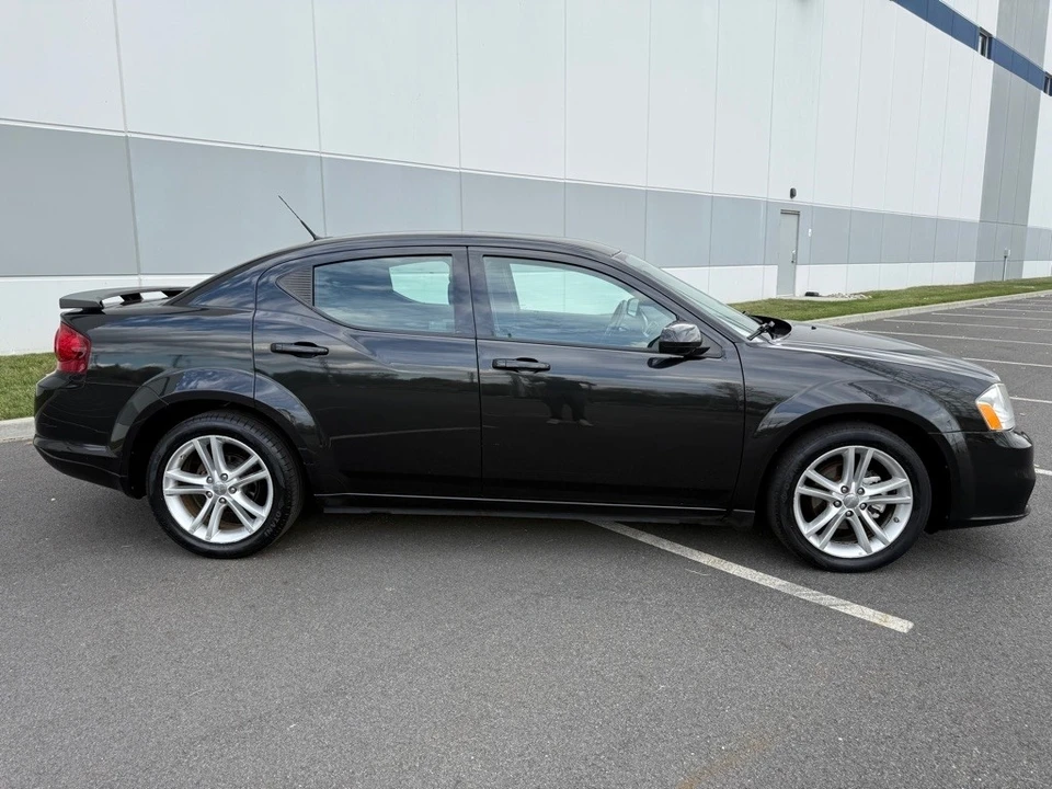 2011 Dodge Avenger Sedan - Image 4 of 12