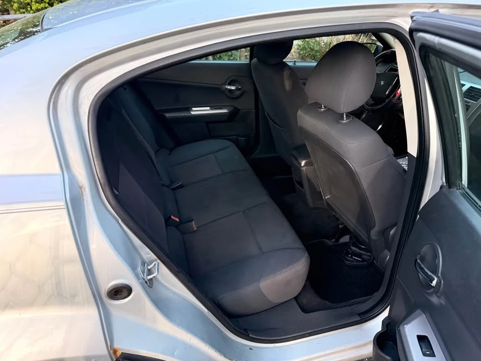 2011 Dodge Avenger Sedan - Image 10 of 11