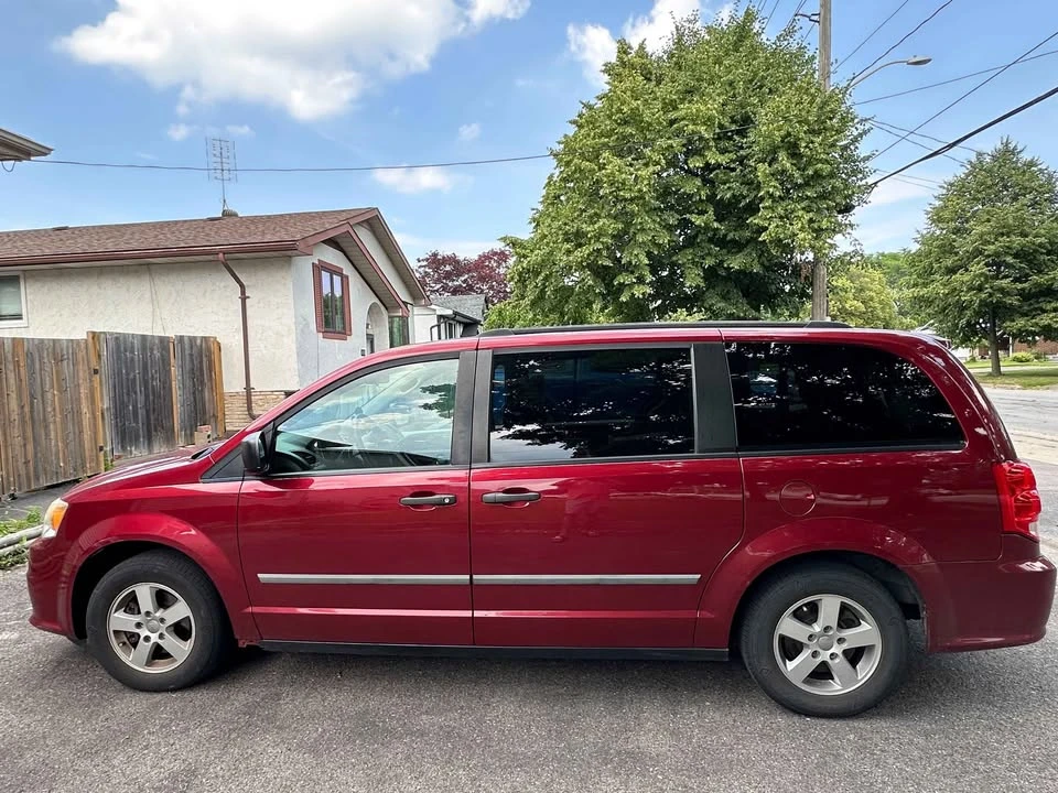 2011 Dodge Caravan - Image 3 of 8