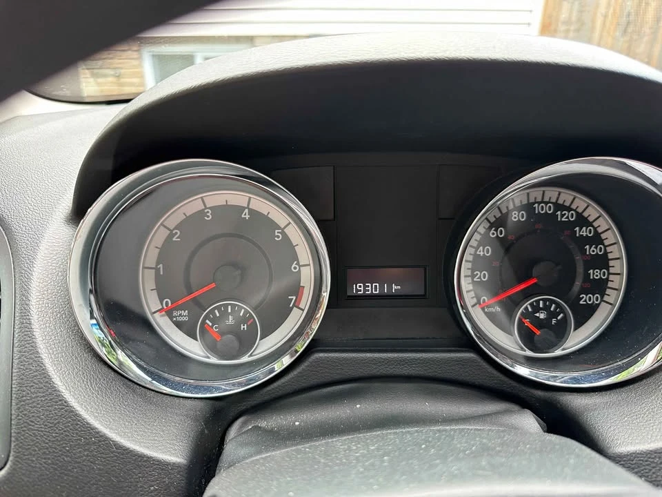 2011 Dodge Caravan - Image 6 of 8