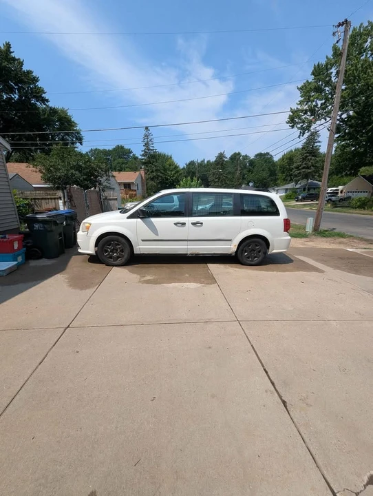 2011 Dodge Caravan - Image 6 of 7
