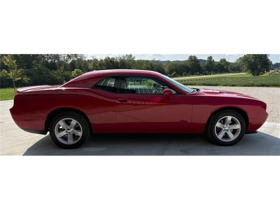 2011 Dodge Challenger 3rd Gen - Image 3 of 31