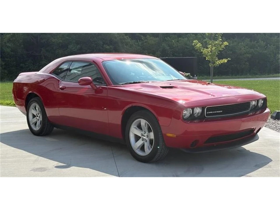 2011 Dodge Challenger 3rd Gen - Image 5 of 31