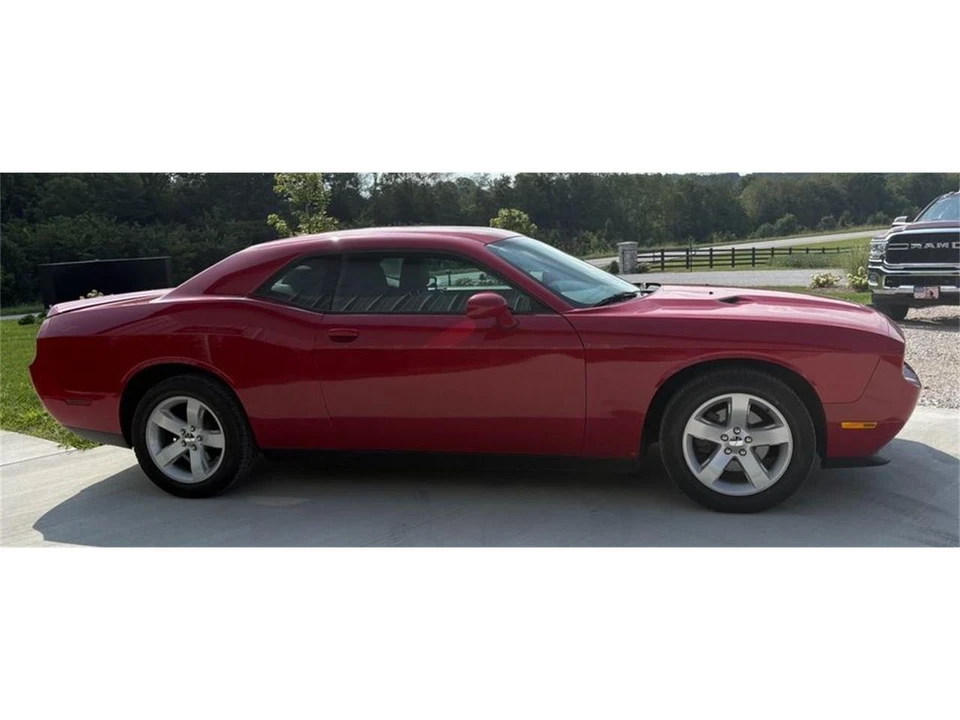 2011 Dodge Challenger 3rd Gen - Image 7 of 31