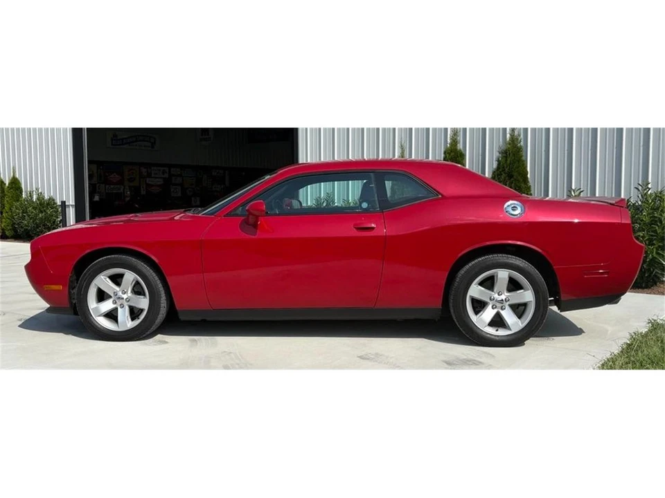 2011 Dodge Challenger 3rd Gen - Image 9 of 31