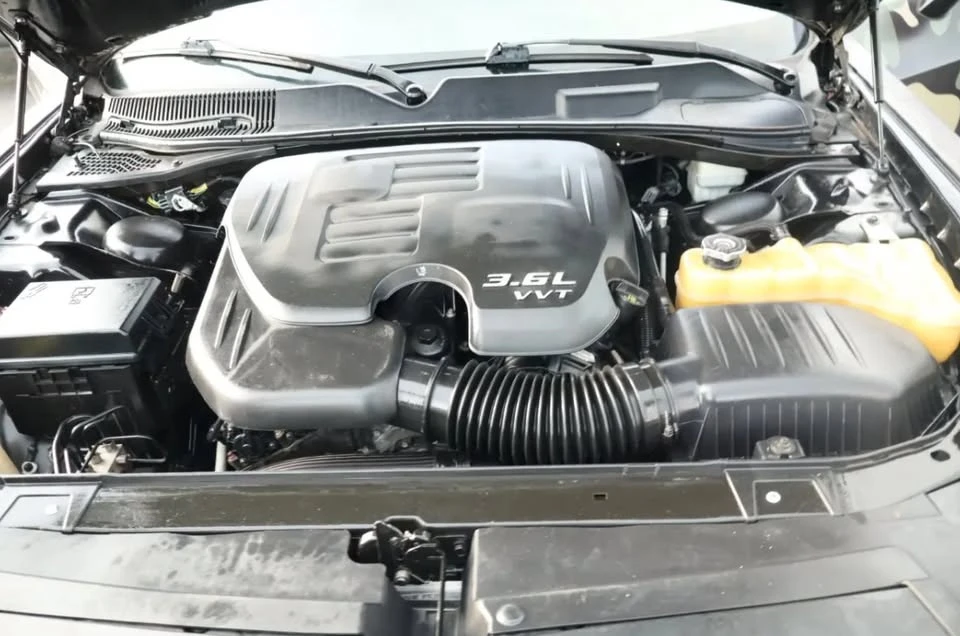 2011 Dodge Challenger 3rd Gen - Image 15 of 20