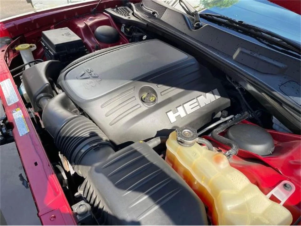 2011 Dodge Challenger 3rd Gen - Image 6 of 10