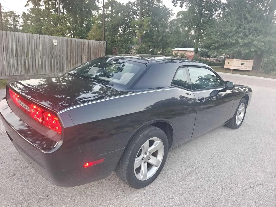 2011 Dodge Challenger 3rd Gen - Image 5 of 12
