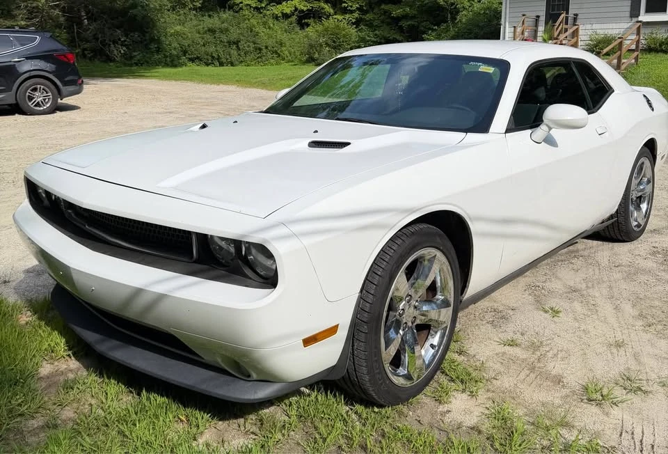 2011 Dodge Challenger 3rd Gen - Image 2 of 5