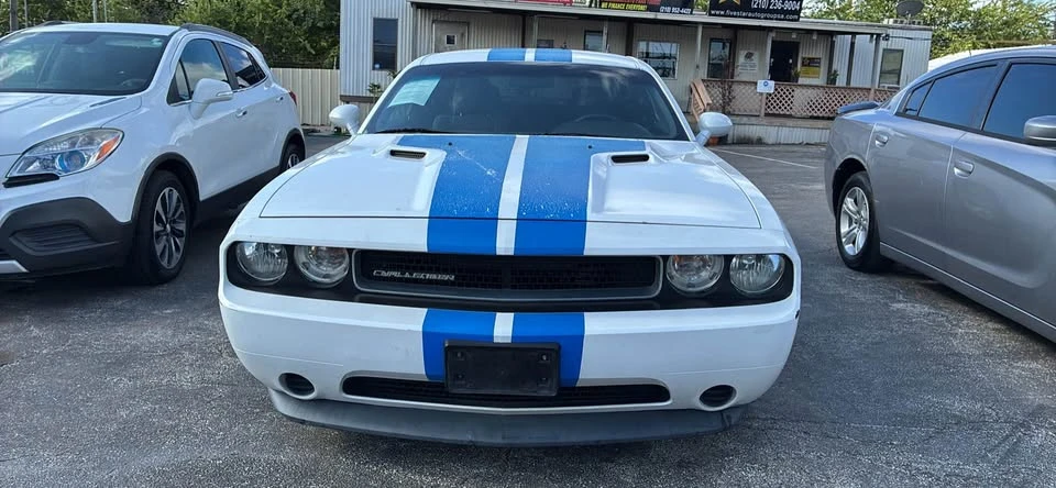 2011 Dodge Challenger 3rd Gen - Image 2 of 7