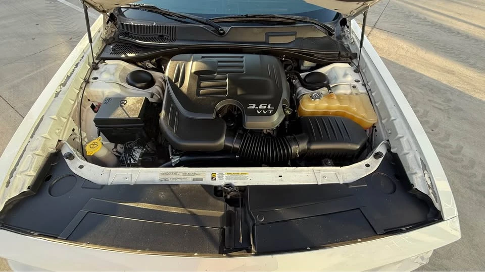 2011 Dodge Challenger 3rd Gen - Image 11 of 16