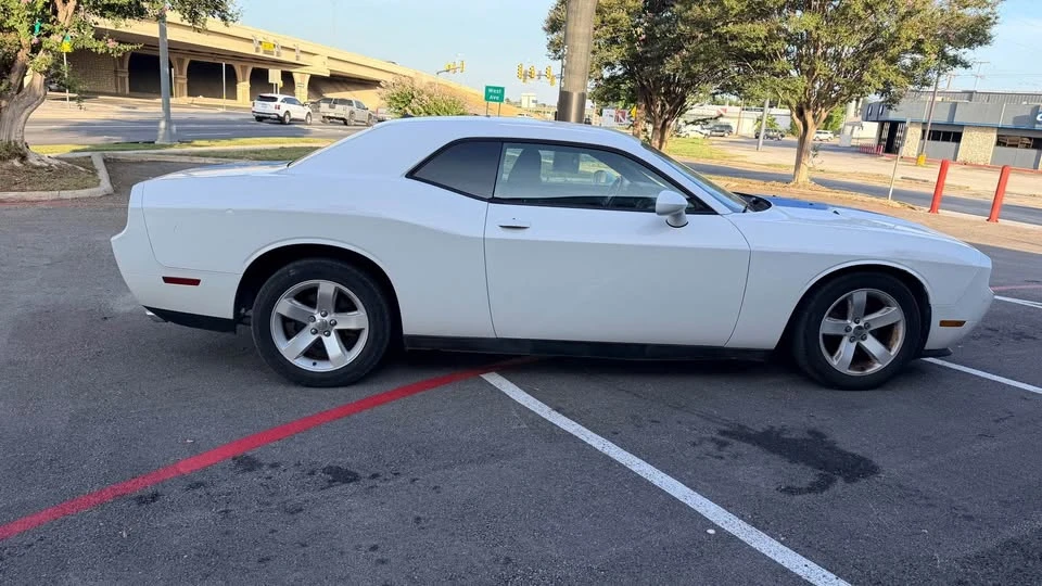 2011 Dodge Challenger 3rd Gen - Image 9 of 20