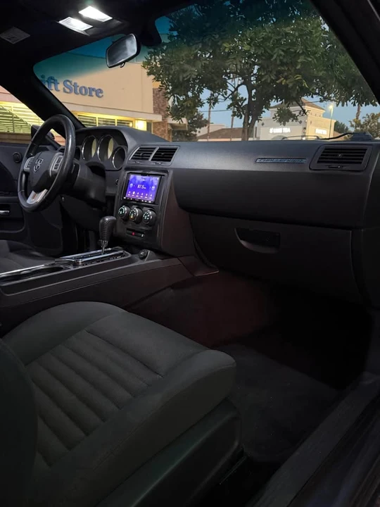2011 Dodge Challenger 3rd Gen - Image 13 of 17
