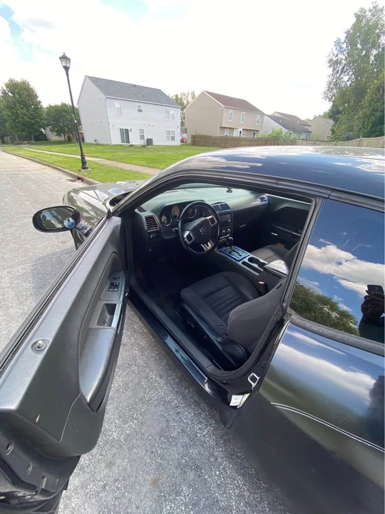 2011 Dodge Challenger 3rd Gen - Image 2 of 5
